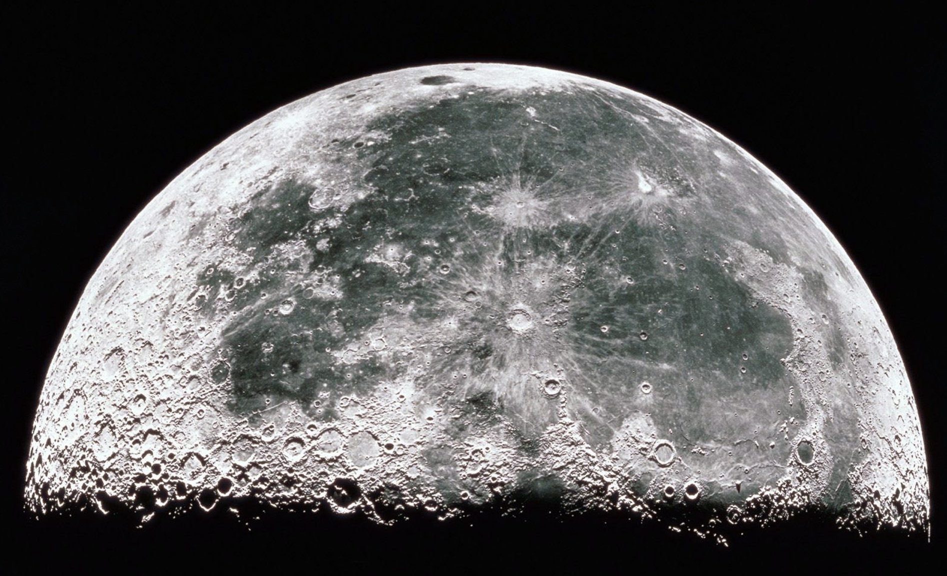 Фото поверхности Луны